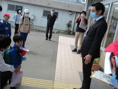 「校長先生，おはようございます！」