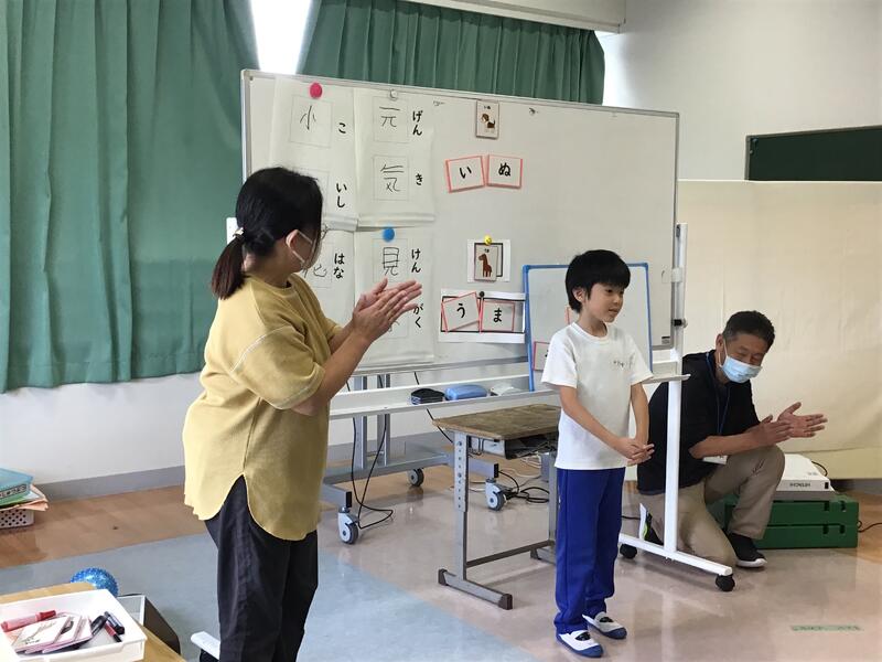 絵に合ったひらがなを選んで並べることができるようになりました。