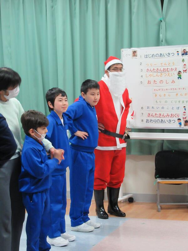 ミッキーマウスマーチのダンスをしました