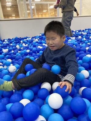 キッズワールドに大きなボールプールがありました。