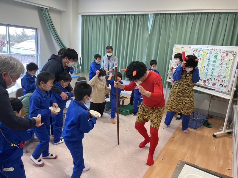 みんなで「おには～そと～！ふくは～うち～！」