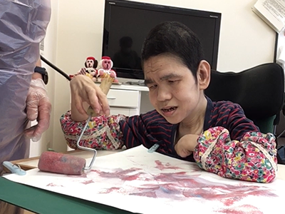 ローラー色つけ 　こいのぼりの台紙作り