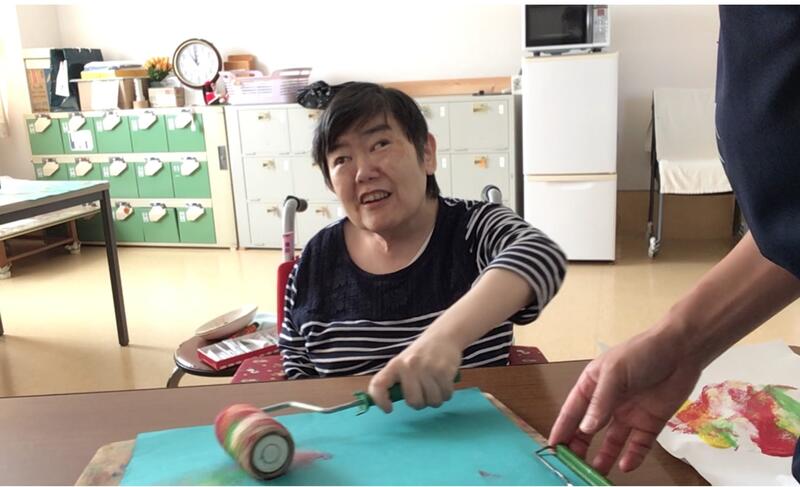 ローラーで色づけ